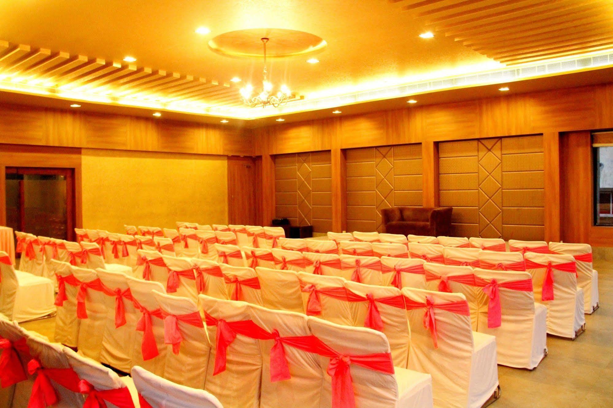 ​Justa Hyderabad Hotel Eksteriør billede