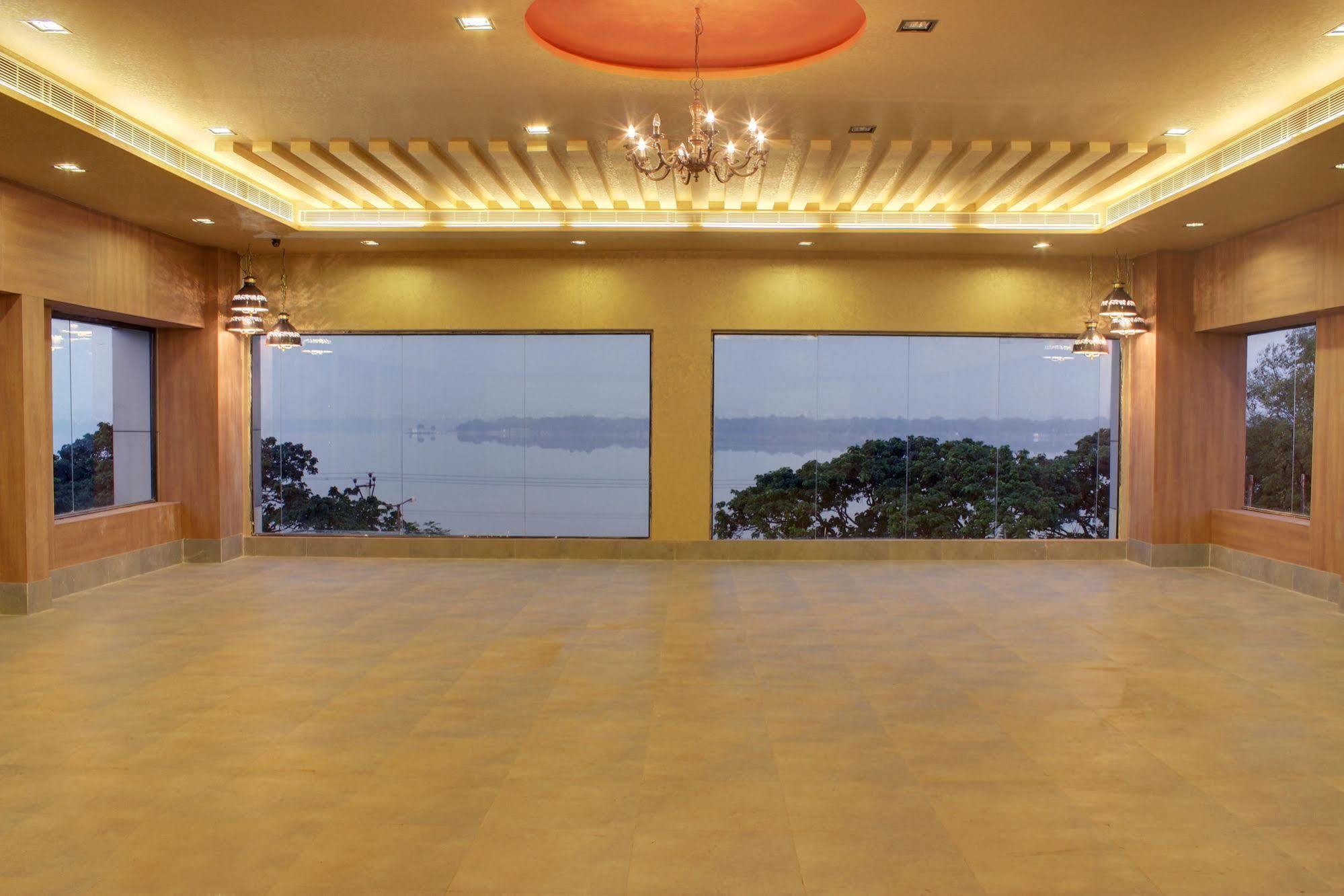 ​Justa Hyderabad Hotel Eksteriør billede